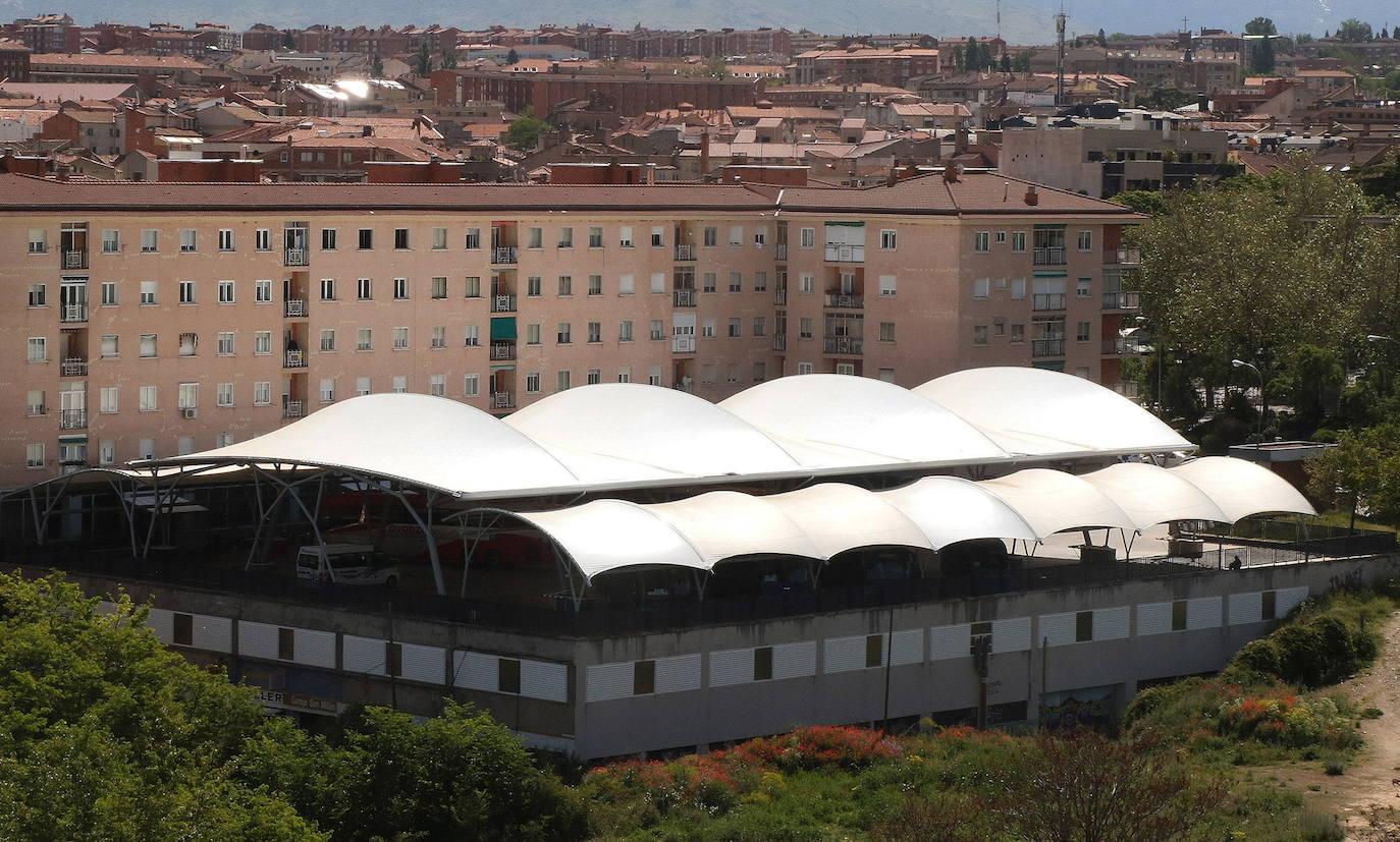 Vista trasera de la actual estación de autobuses que grupos de la oposición quieren ampliar.