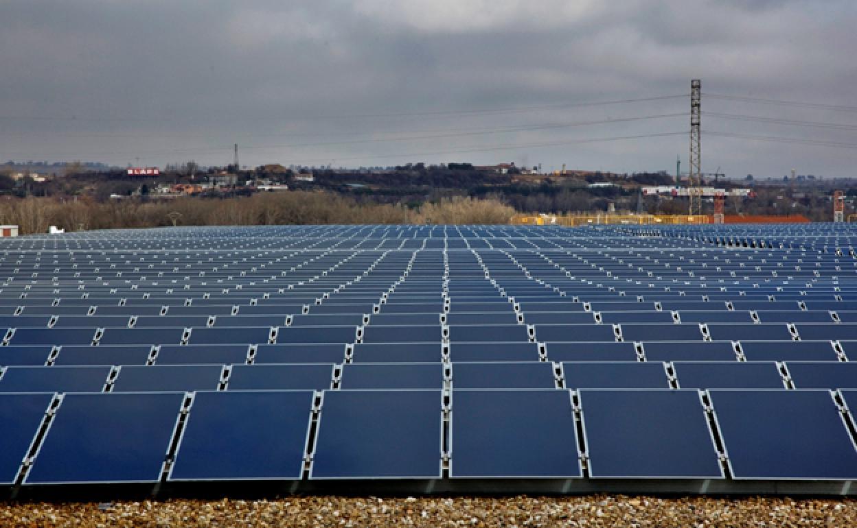 Paneles solares instalados en la planta de Michelin en Valladolid.