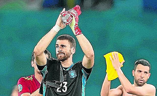 Luis Enrique apostó por Simón en portería