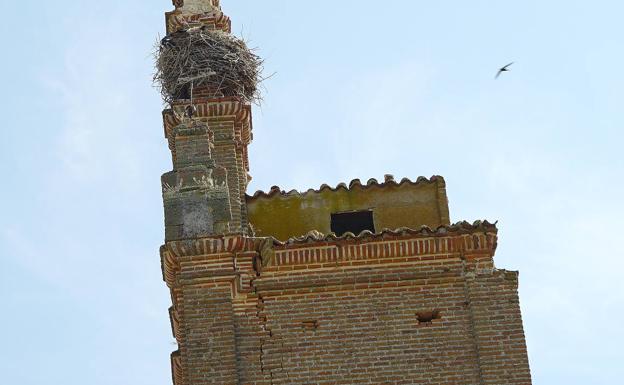 Un rayo daña el campanario, la bóveda y el sistema eléctrico de la iglesia de Castrejón