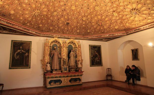 Una de las salas del museo del convento de San Antonio el Real en Segovia. 