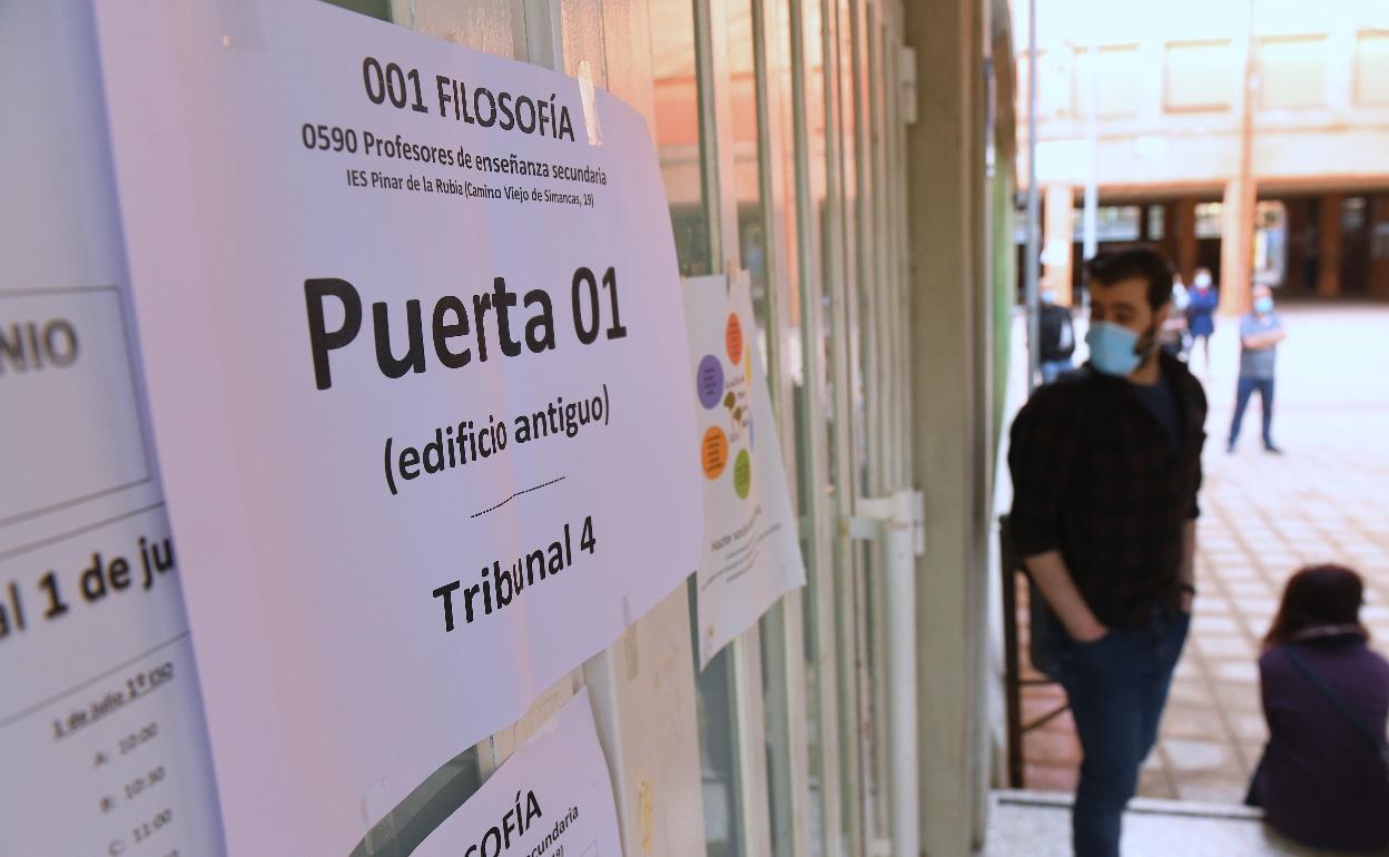 Entrada a las pruebas de Filosofía, en el instituto Pinar de la Rubia de Valladolid.