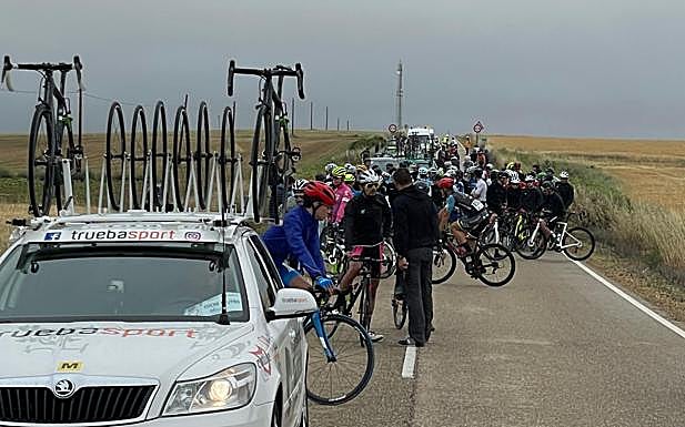 La carrera tuvo que ser interrumpida por u na caída. 