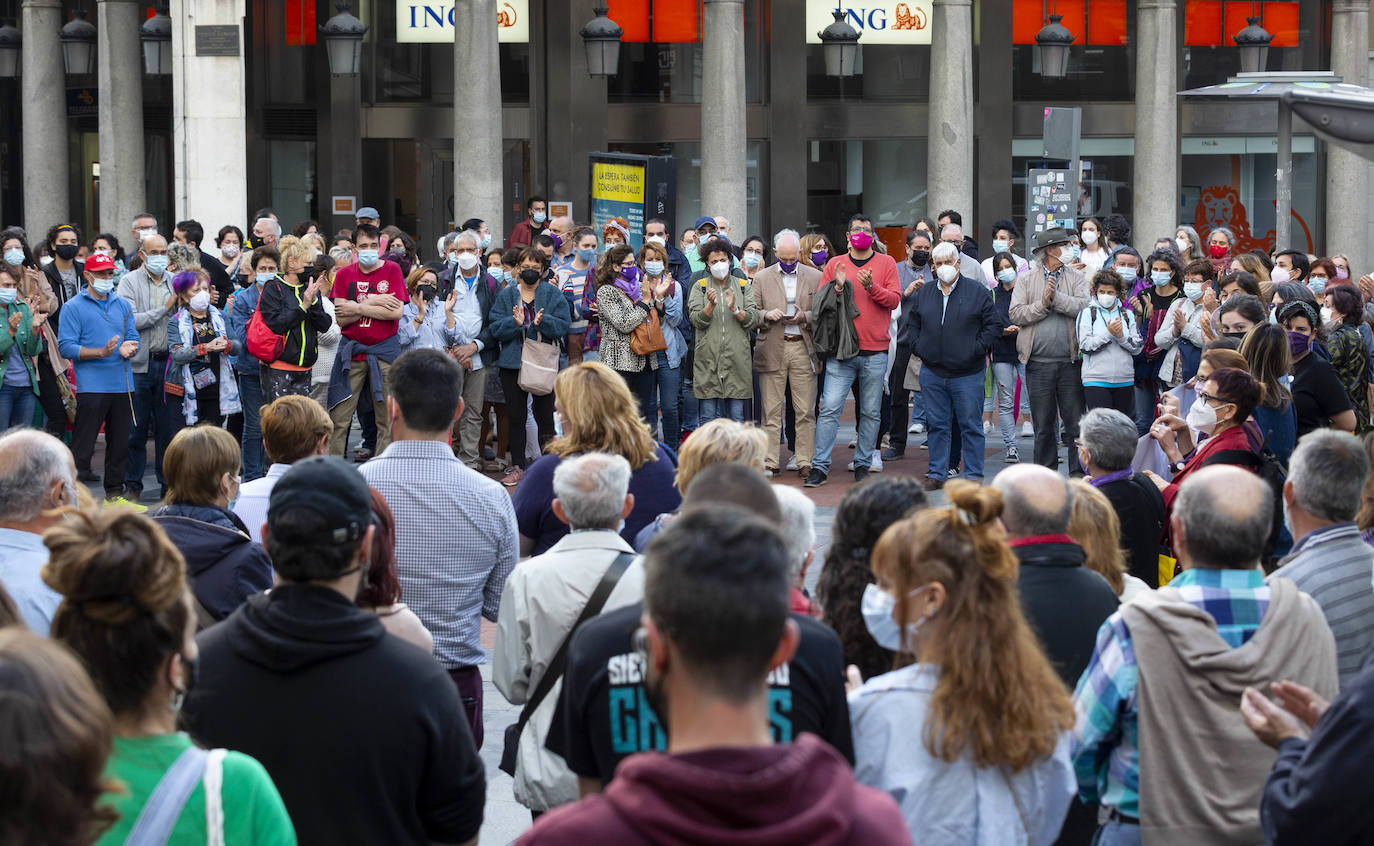 África, de 56 años, recibió cerca de veinte puñaladas con un cuchillo de cocina. 