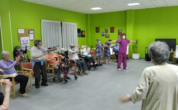 Residentes realizan una actividad