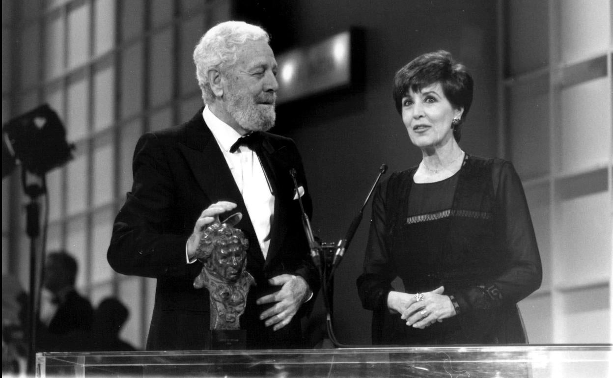 Luis García Berlanga y Concha Velasco. 