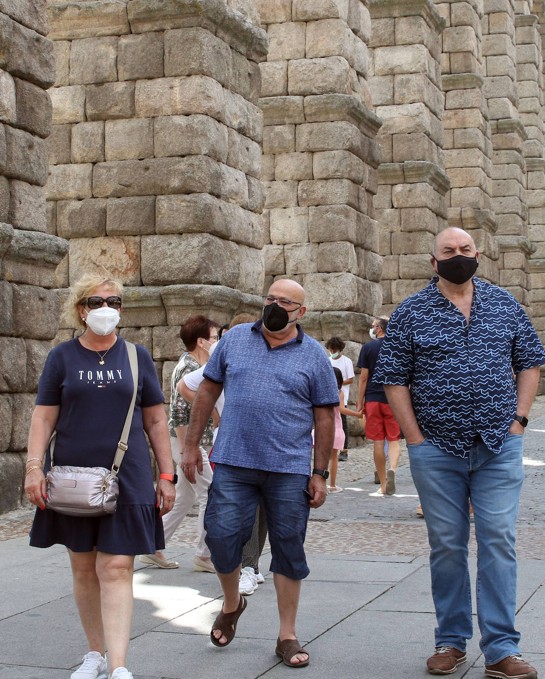 Primer día sin el uso de la mascarilla en exteriores por las calles de Segovia 