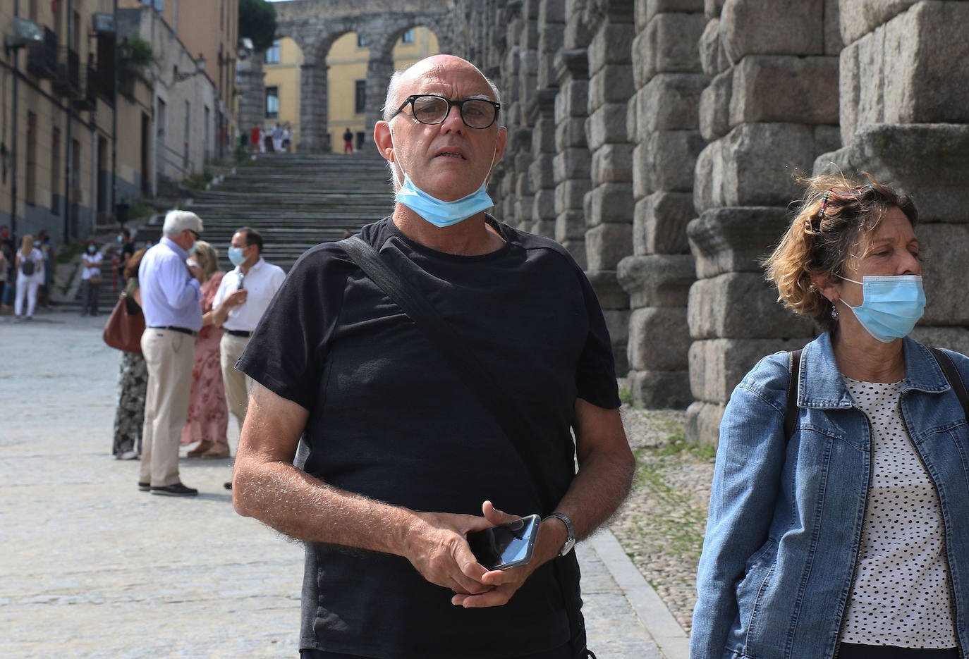 Primer día sin el uso de la mascarilla en exteriores por las calles de Segovia 