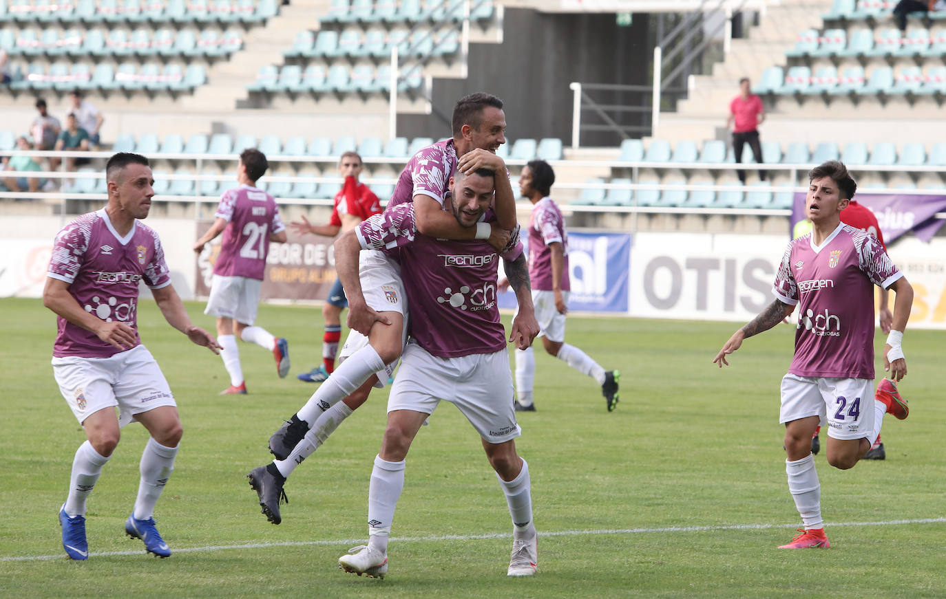 Los jugadores de Pechu doblegan a su rival y son nuevo equipo de Tercera RFEF.