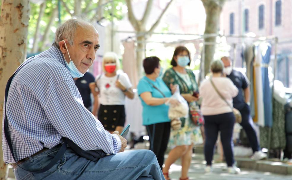 Los vallisoletanos pueden pasear al aire libre sin mascarilla a partir de hoy sábado. 