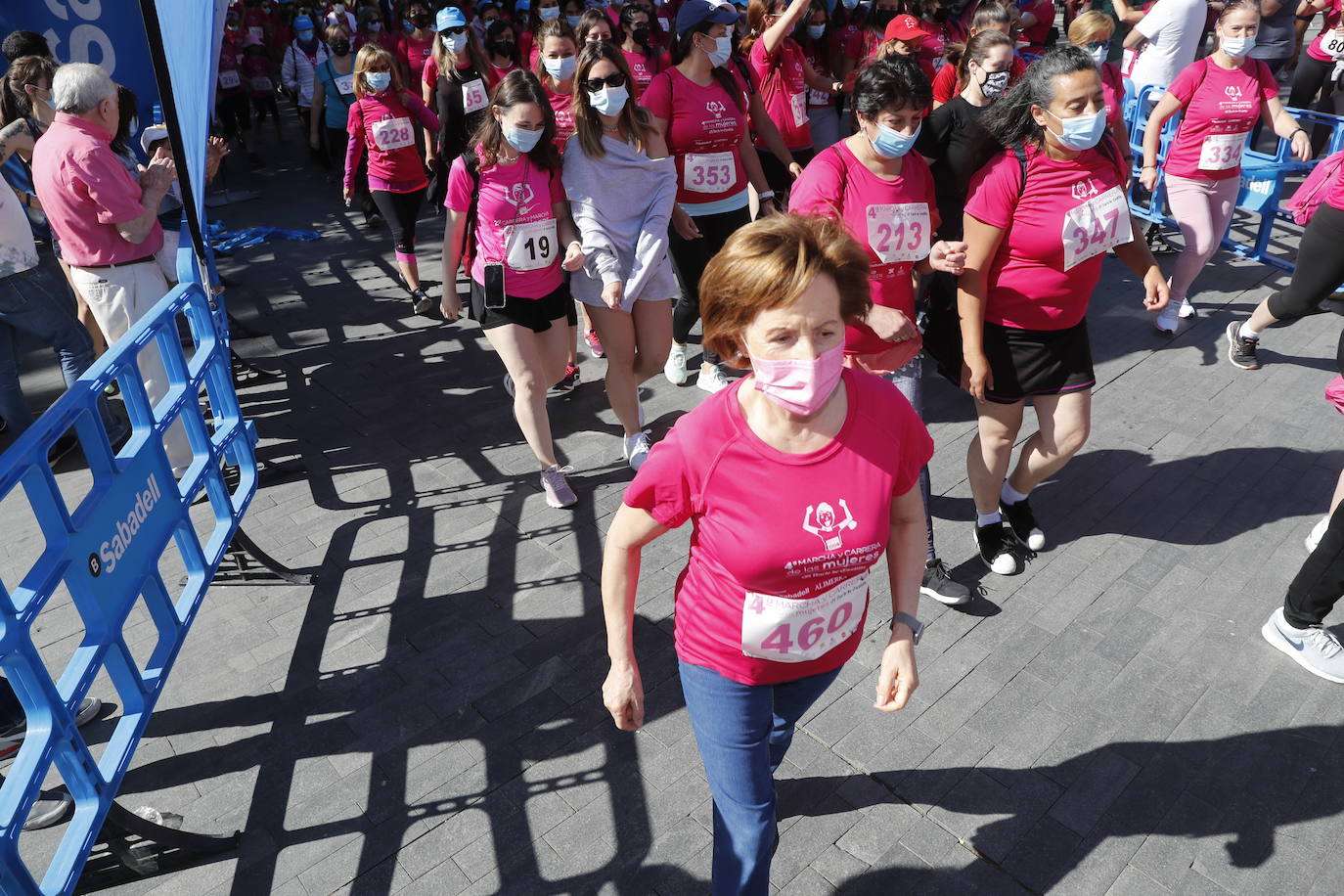 Fotos: IV Marcha y Carrera de las Mujeres en Valladolid (4/5)