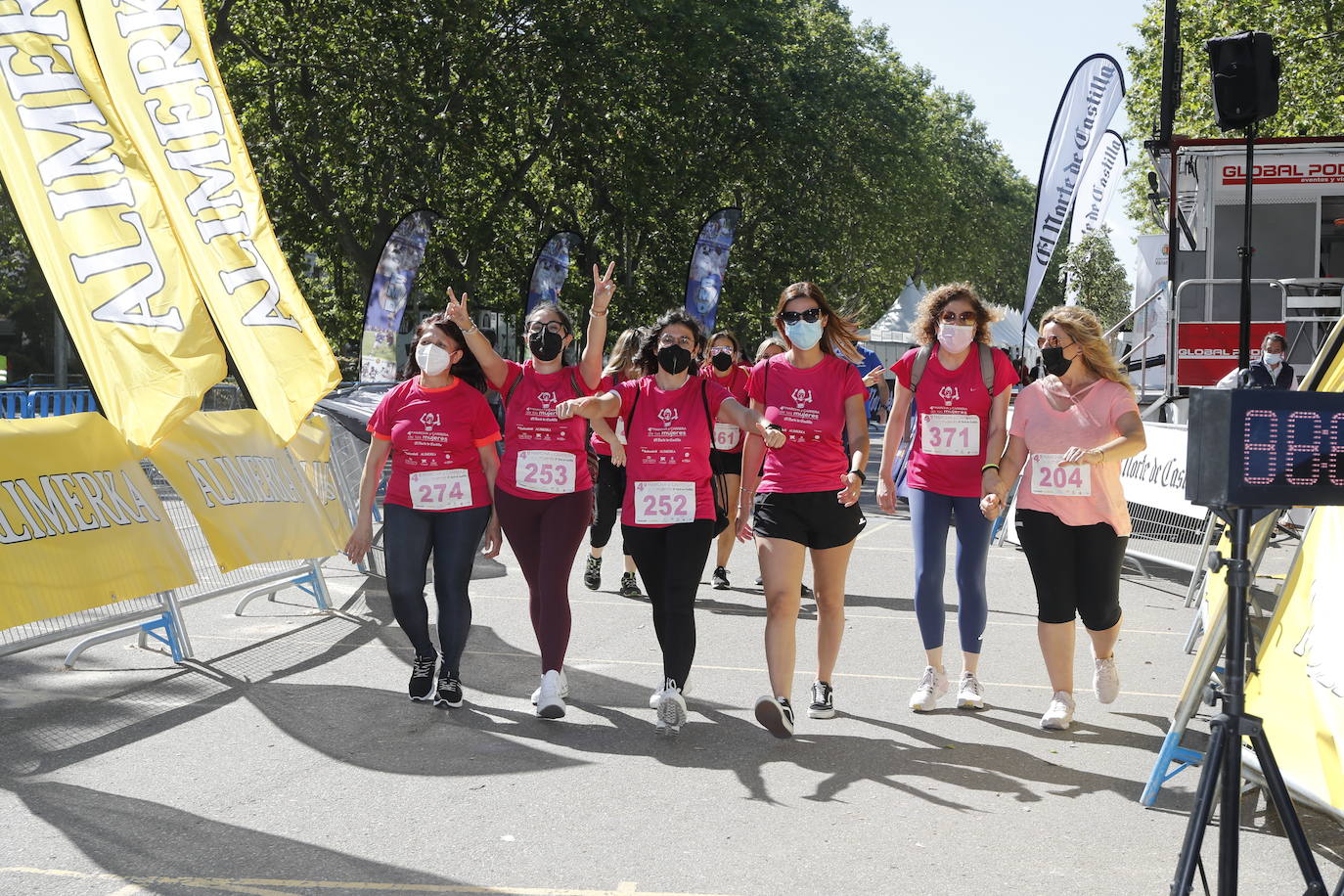 Fotos: IV Marcha y Carrera de las Mujeres en Valladolid (4/5)