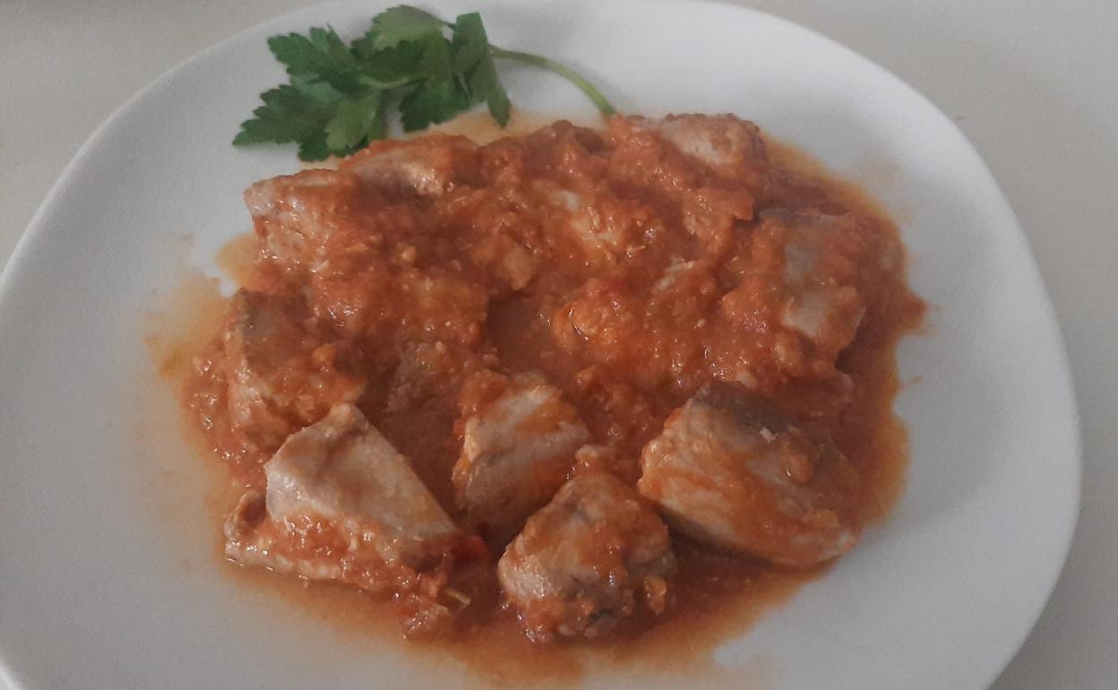 La receta: Delicioso bonito con tomate