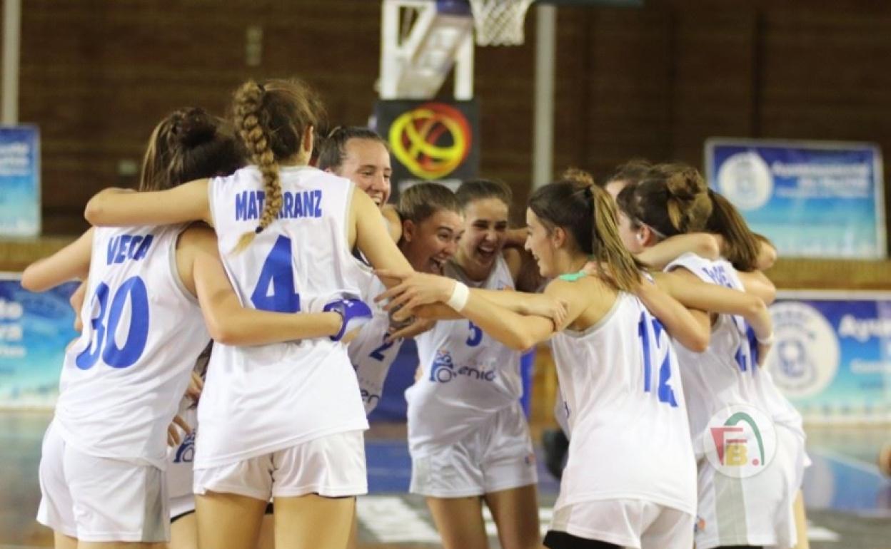 Las jugadoras de Avenida celebran el triunfo.