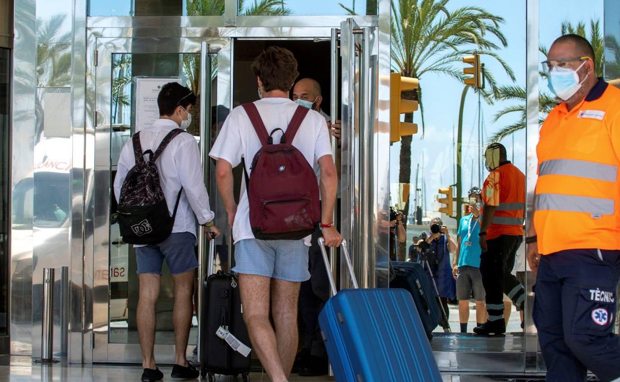 Hotel de Mallorca donde se encuentran varios jóvenes pasando la cuarentena. 