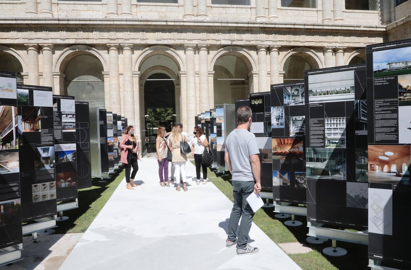 Fotos: Exposición de los proyectos de la Bienal de Arquitectura en el Patio Herreriano de Valladolid