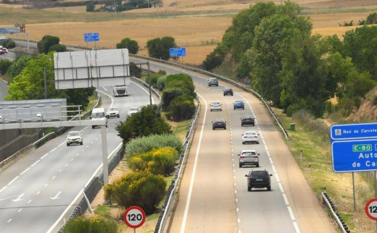 Operación salida en la A-62 a la altura de Arroyo, el viernes. 
