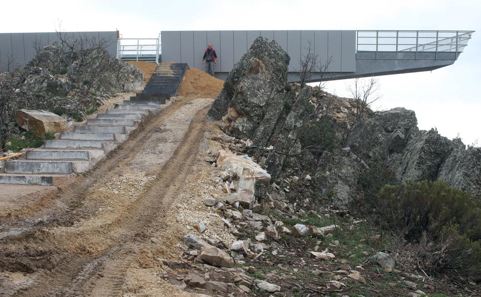 Obras de construcción del mirador esta primavera. 