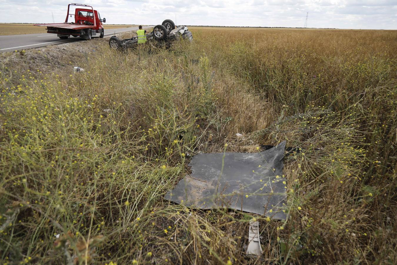 Fotos: Heridos una mujer y su hijo en un accidente en la carretera entre Peñafiel y Cuéllar