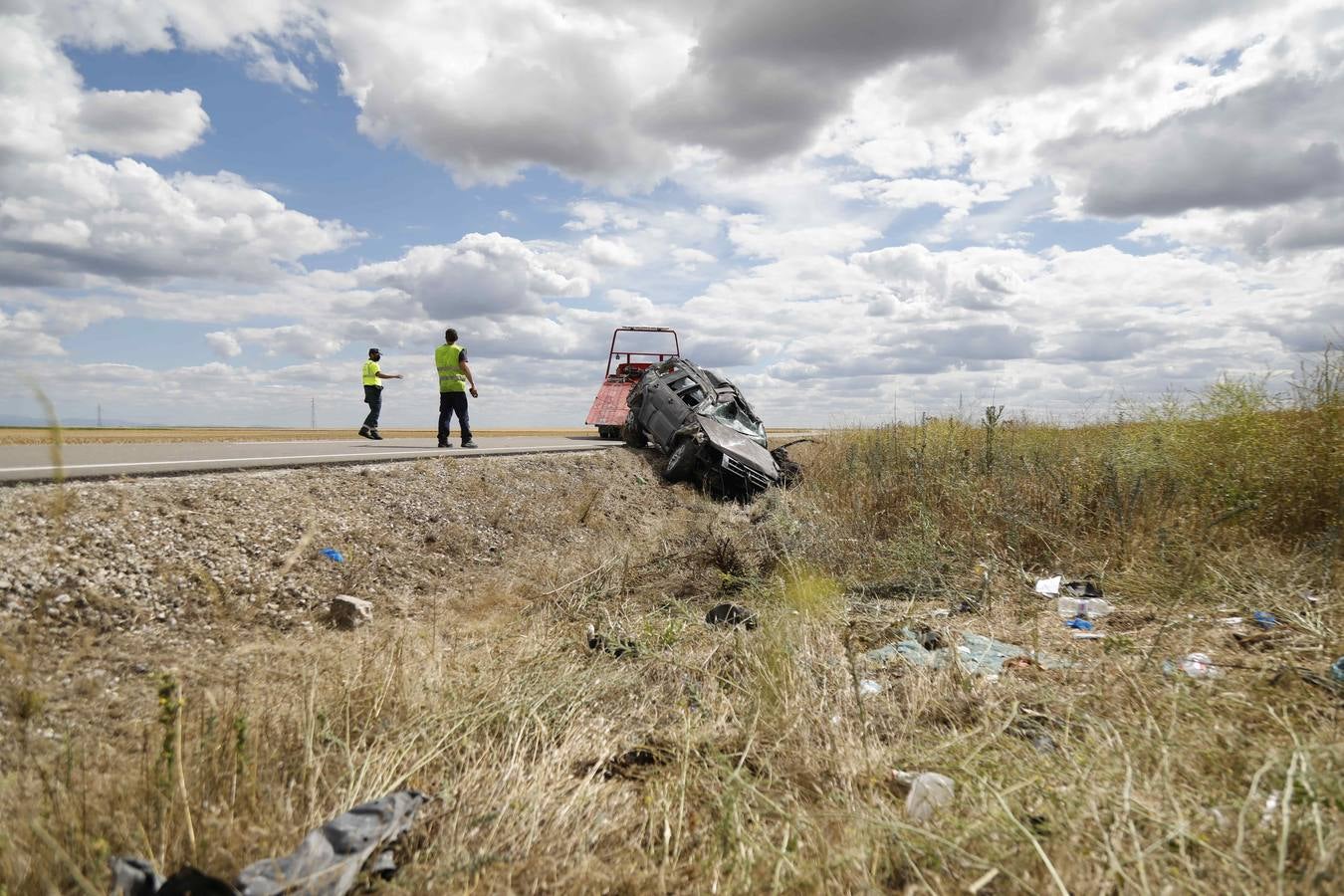 Fotos: Heridos una mujer y su hijo en un accidente en la carretera entre Peñafiel y Cuéllar