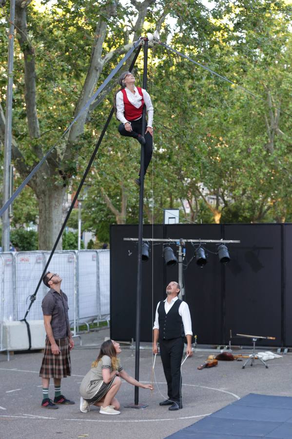 Fotos: Actuación de Circo Deriva con su espectáculo &#039;Ya es tiempo de hablar&#039;, en el TAC de Valladolid