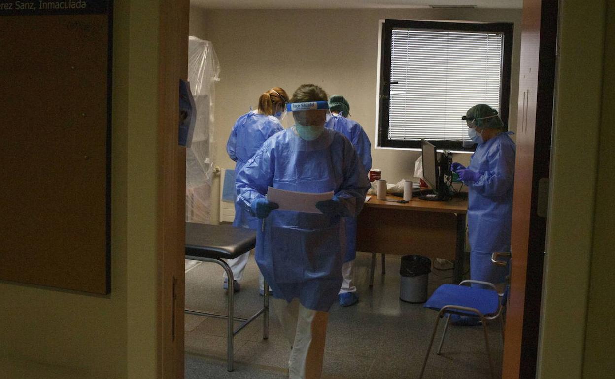 Equipo de enfermeras en el centro de salud de Huerta del Rey en Valladolid. 