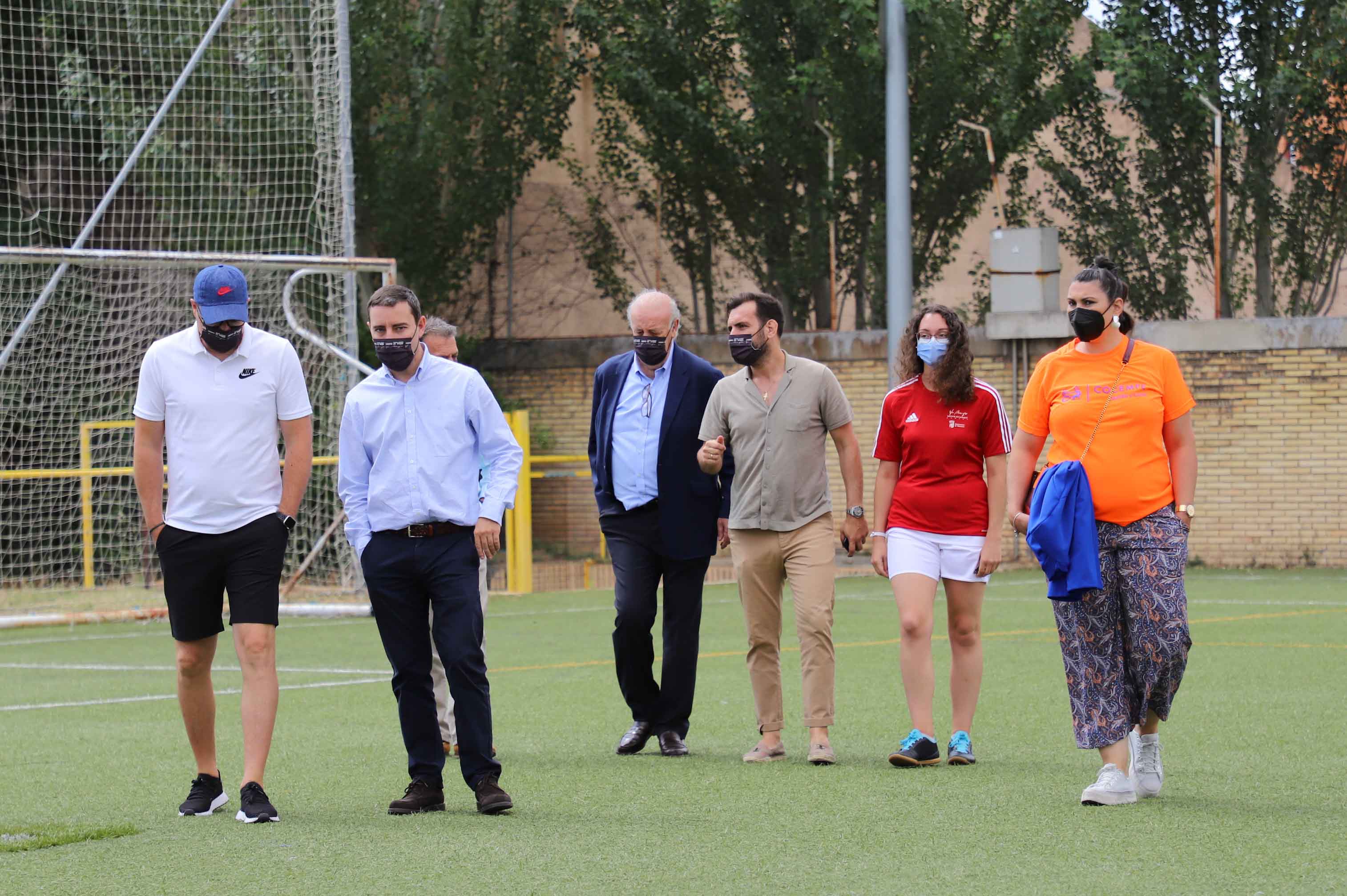 Vicente del Bosque visita su campus de verano
