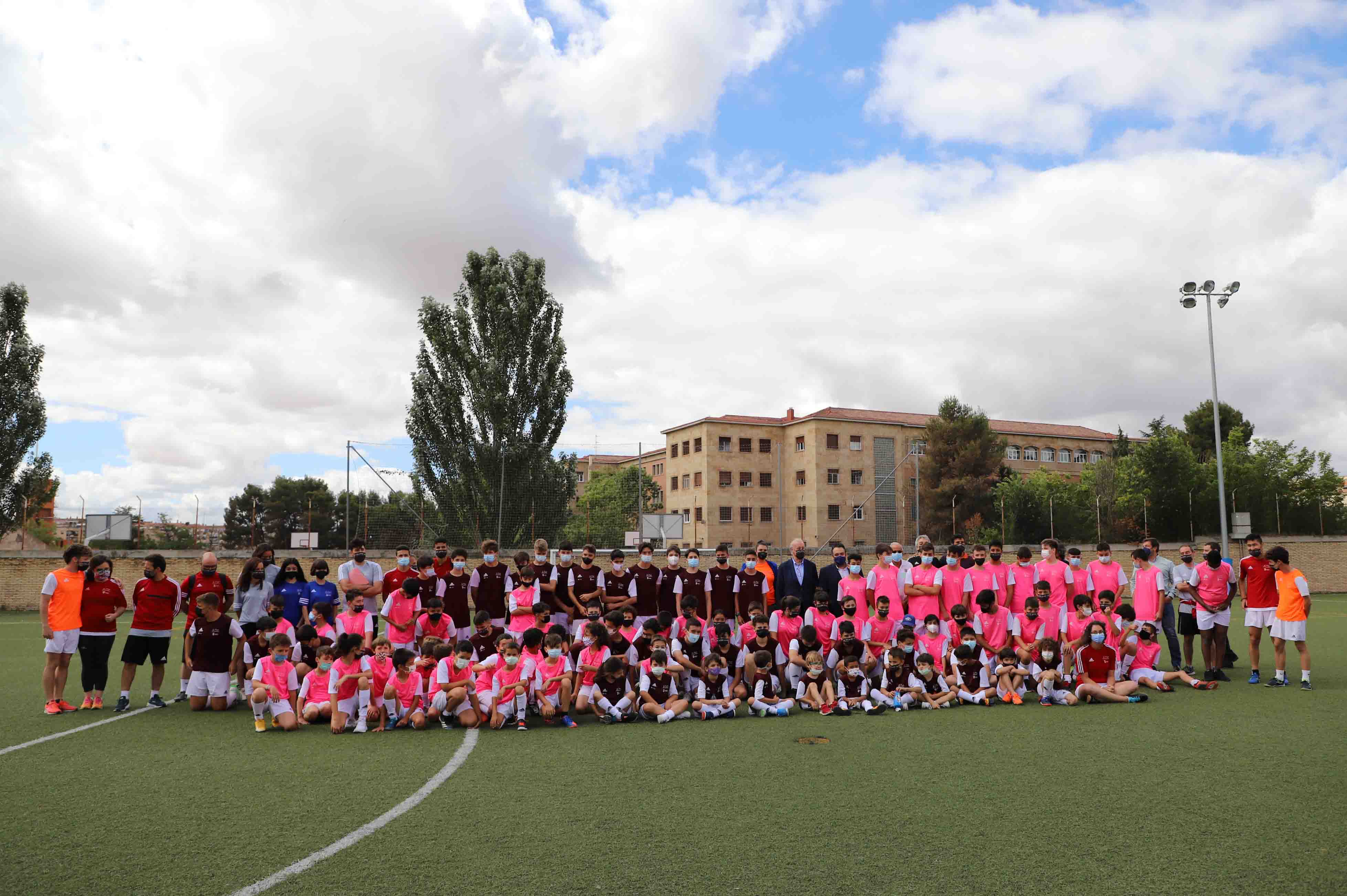 Vicente del Bosque visita su campus de verano