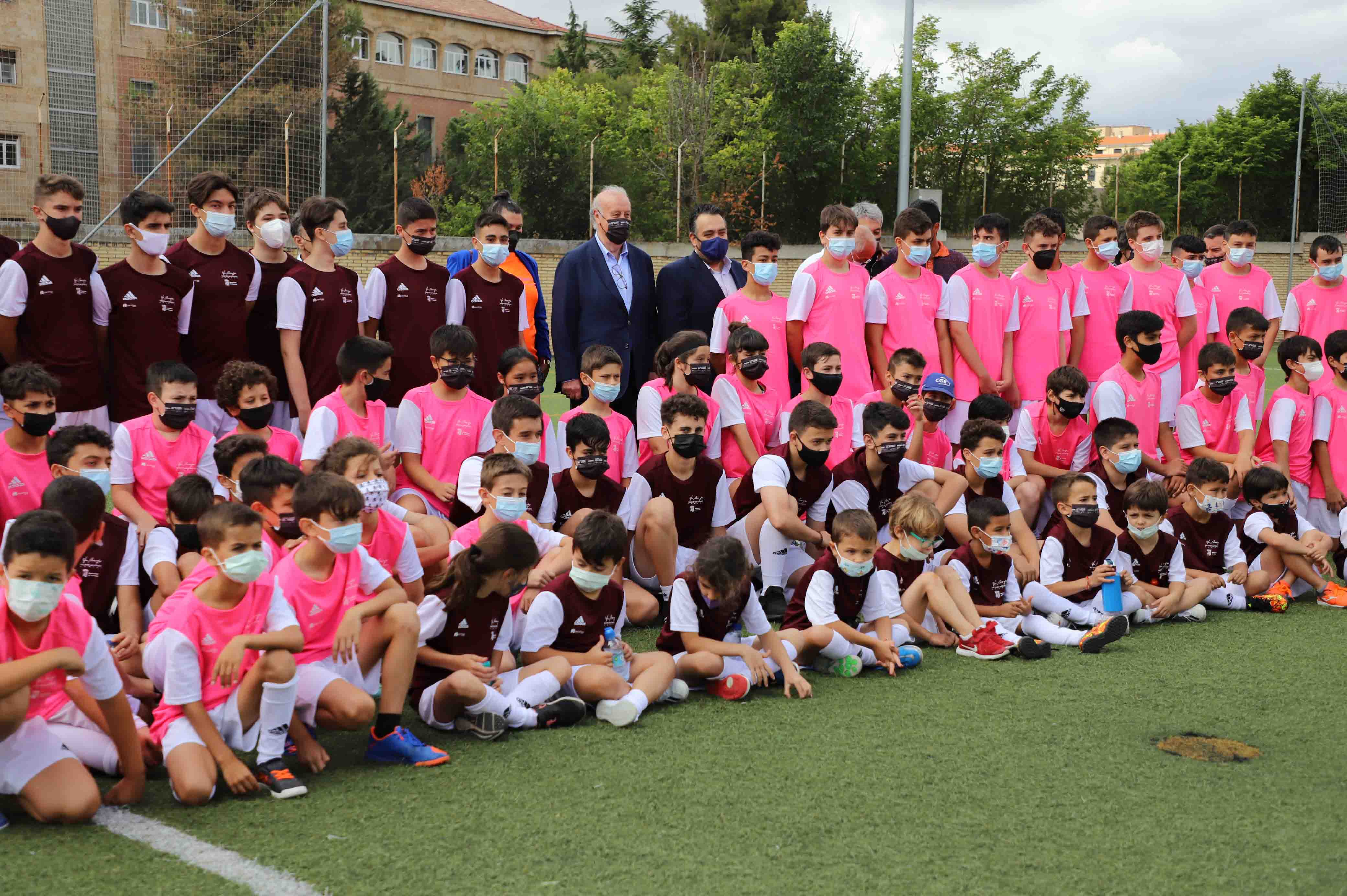 Vicente del Bosque visita su campus de verano