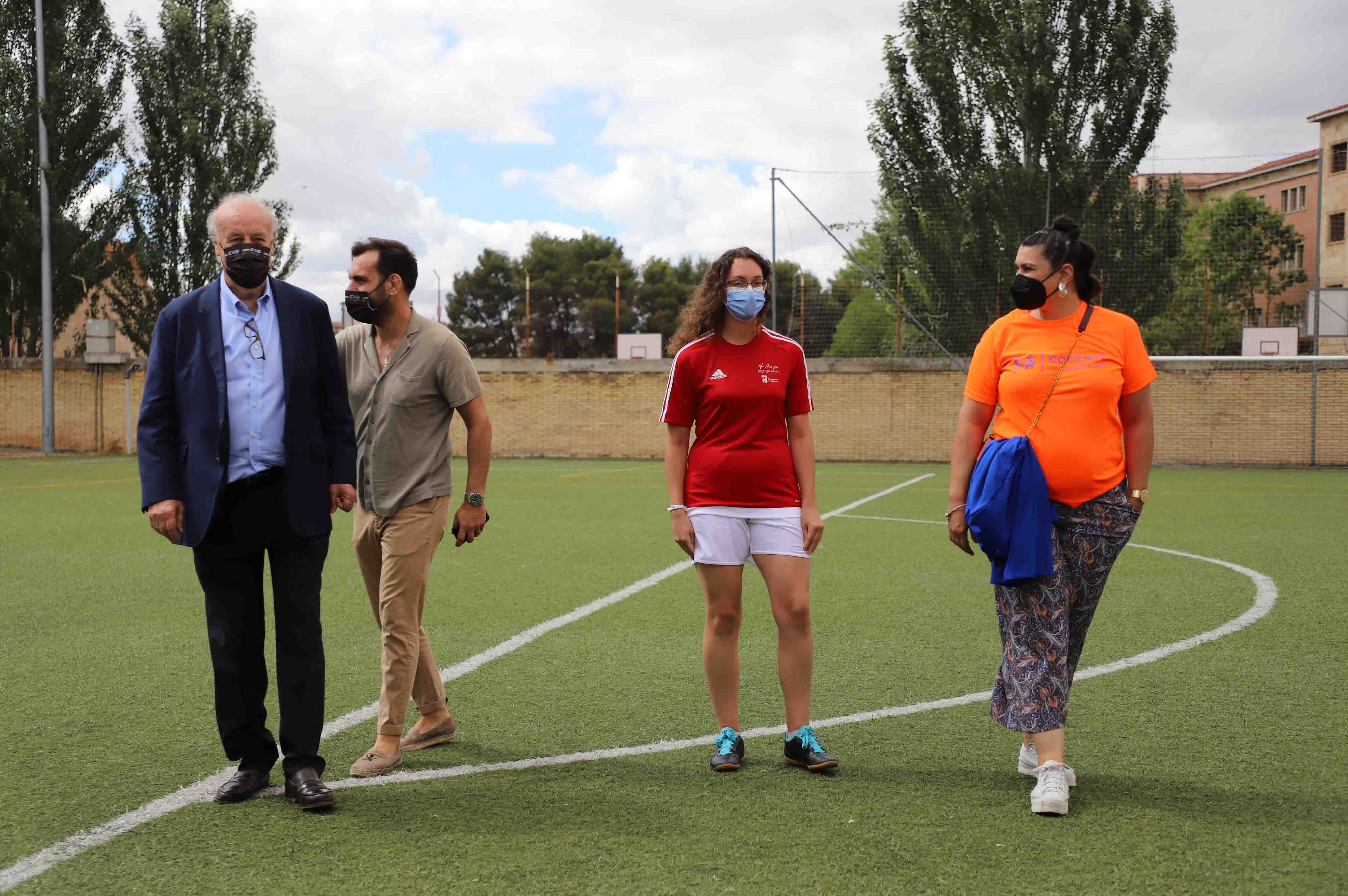 Vicente del Bosque visita su campus de verano