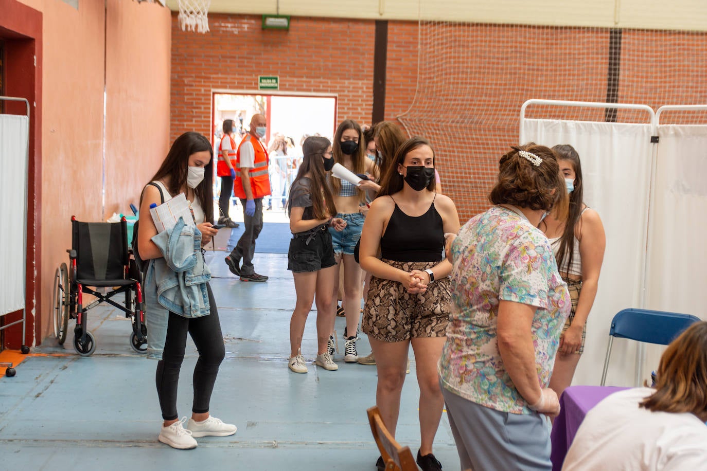 Fotos: Los futuros Erasmus de la UVA se vacunan en Palencia