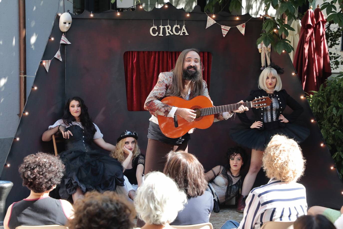 Circa de XYK Singers en la Casa de Zorrilla. 