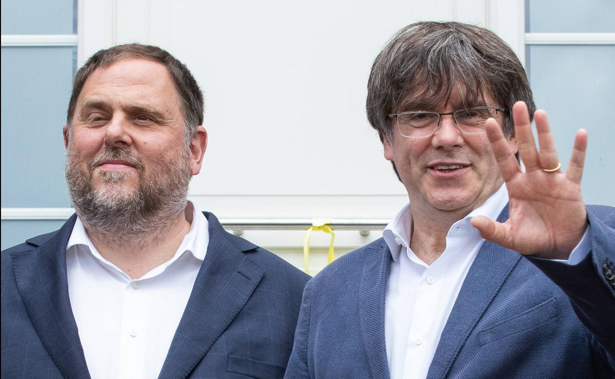 Puigdemont y Junqueras se reencuentran casi cuatro años después en Waterloo.