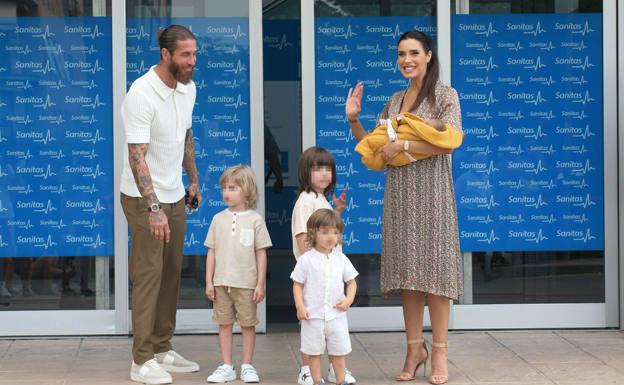 Sergio Ramos con Pilar Rubio y sus cuatro hijos. 