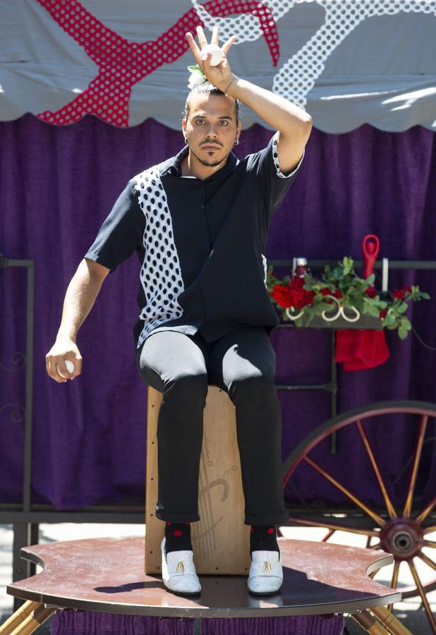 Sin Ojana, de Chicharrón Circo Flamenco, en la acera de Recoletos