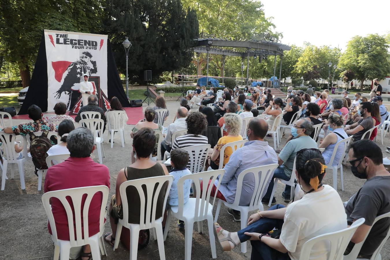 The Legend (Born to fail) en la plaza del Poniente de El Gran Dimitri