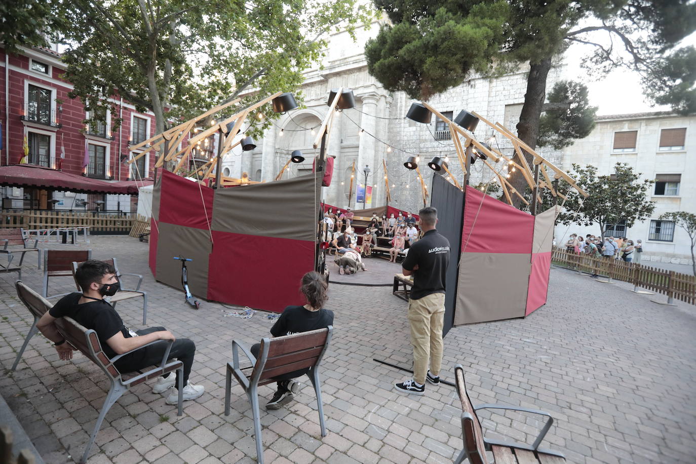 La Baldufa, 'Bye bye, Confetti', plaza de la Universidad