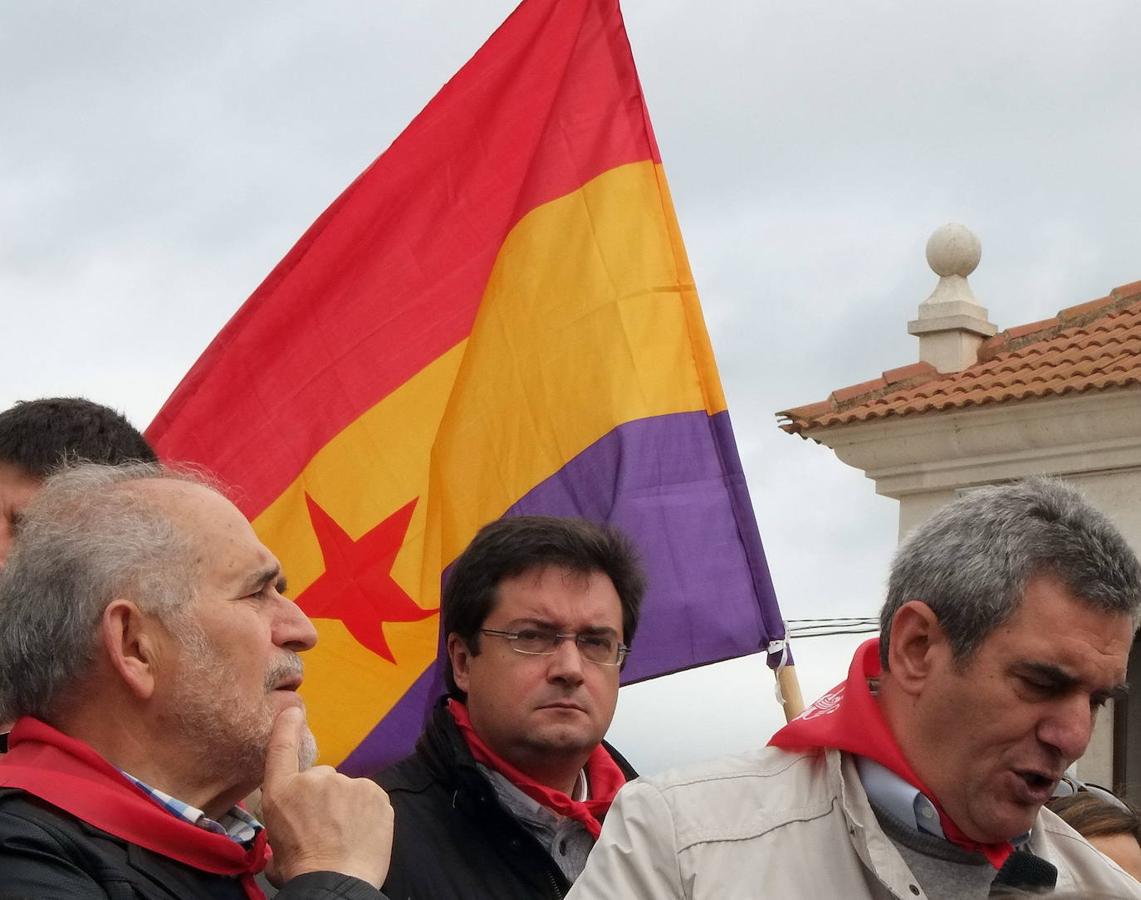 Junto al expresidente de Castilla y León, Demetrio Madrid, y Julio Villarrubia, en la celebración del día de la comunidad de 2014 en Villalar