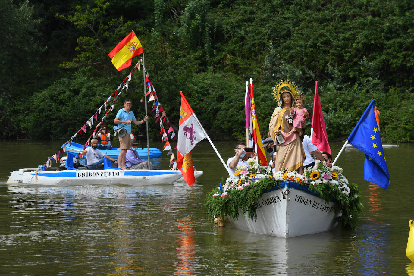 La Virgen del Carmen recorre las aguas del Pisuerga