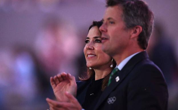 El príncipe Federico de Dinamarca, y la princesa Mary, asisten a la ceremonia de inauguración de los Juegos Olímpicos de Río 2016. 