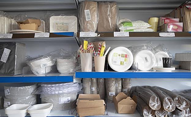 Valladolid inicia su adiós a los vasos y platos de plástico con opciones más ecológicas en el mercado