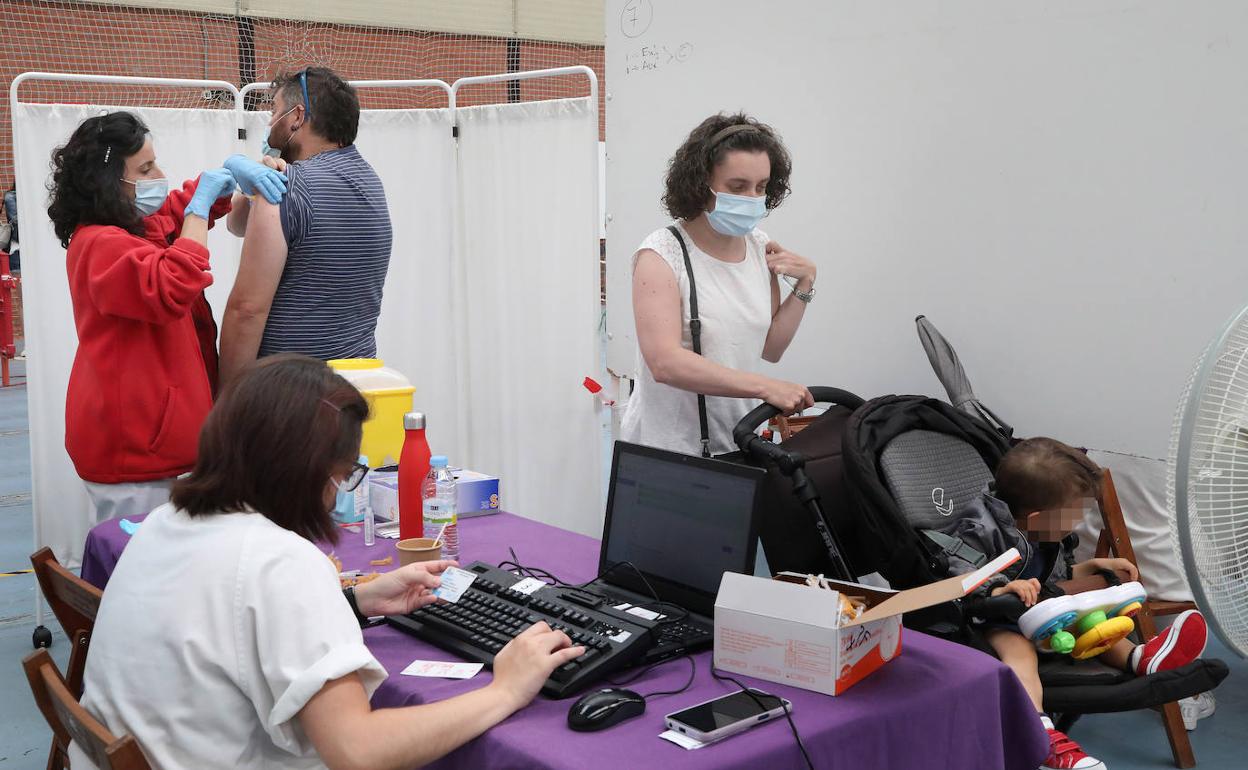 Vacunación de los vecinos de 1978 a 1980 en Campos Góticos. 