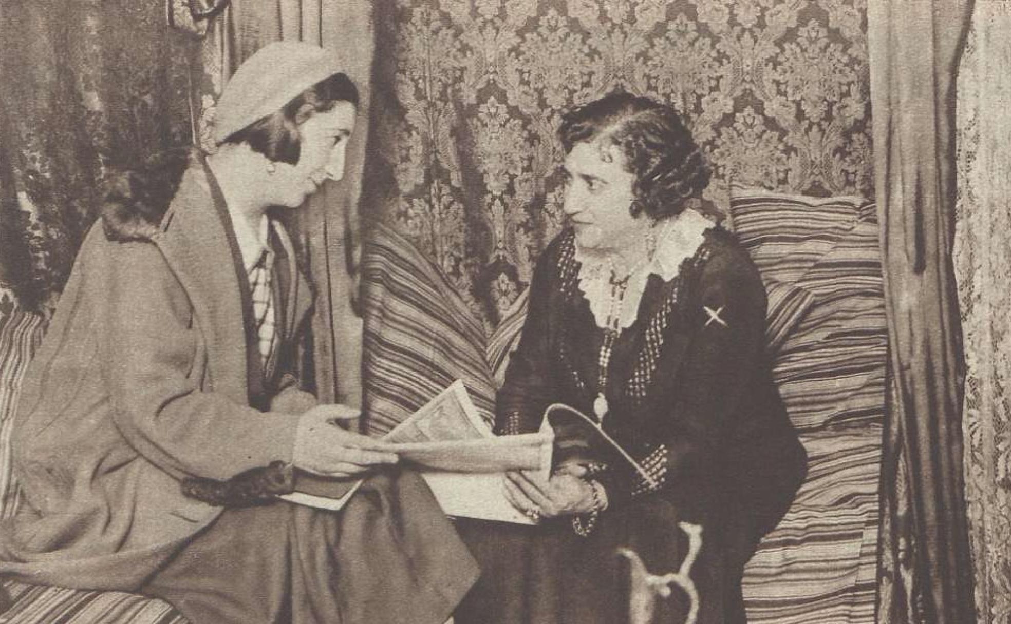 Belén de Sárraga, a la derecha, durante una entrevista en abril de 1932. 