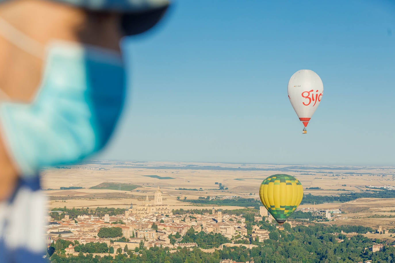 Los globos vuelan por el cielo de Segovia.