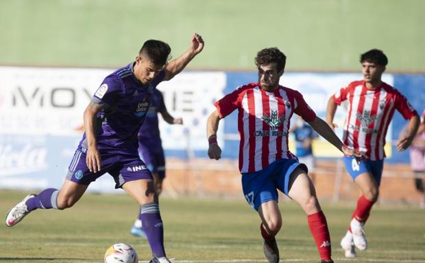 El Real Valladolid estrena idea de juego y buen fútbol en Tordesillas