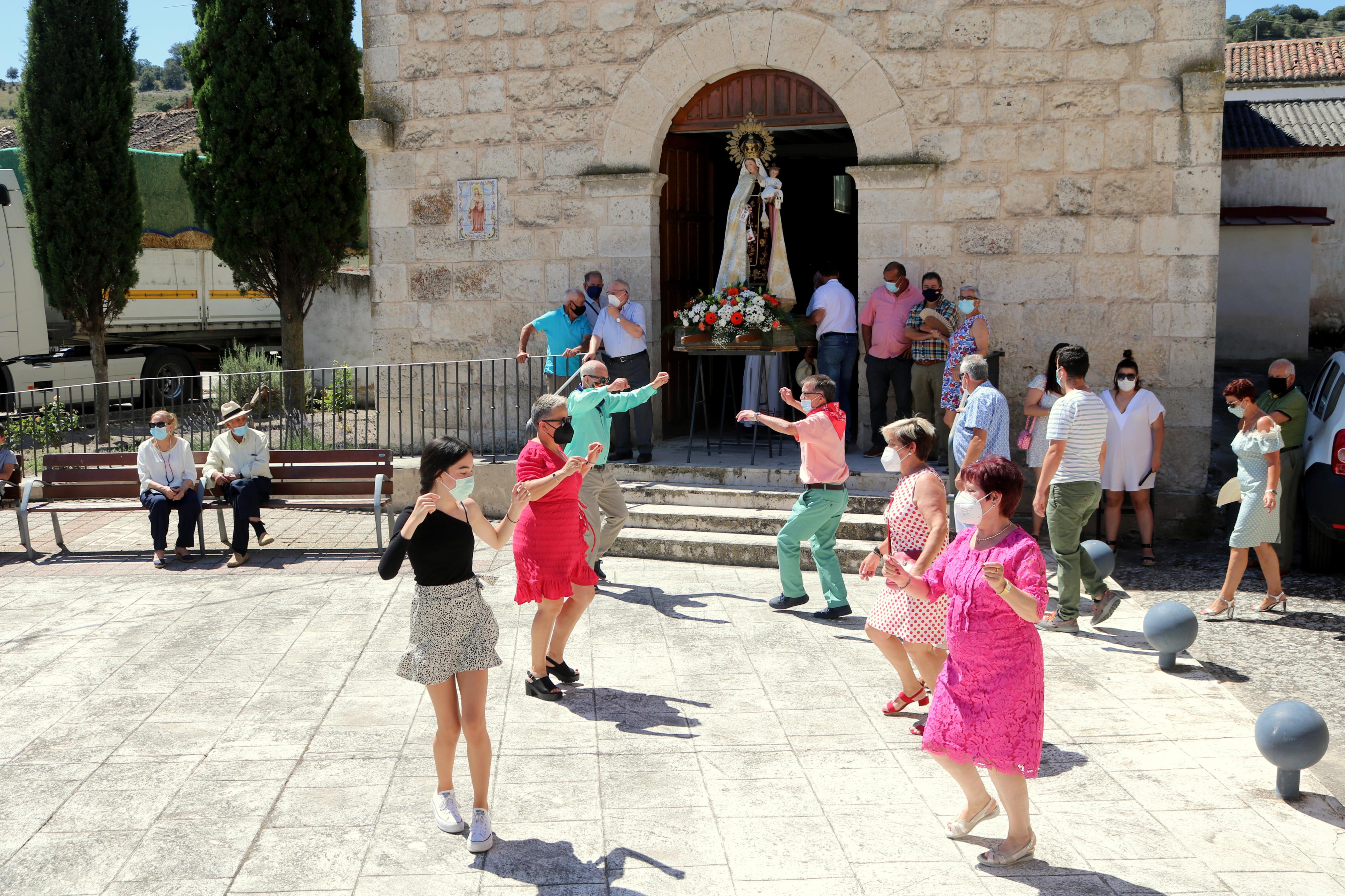 Los ceviqueños danzaron en honor a la Virgen del Carmen