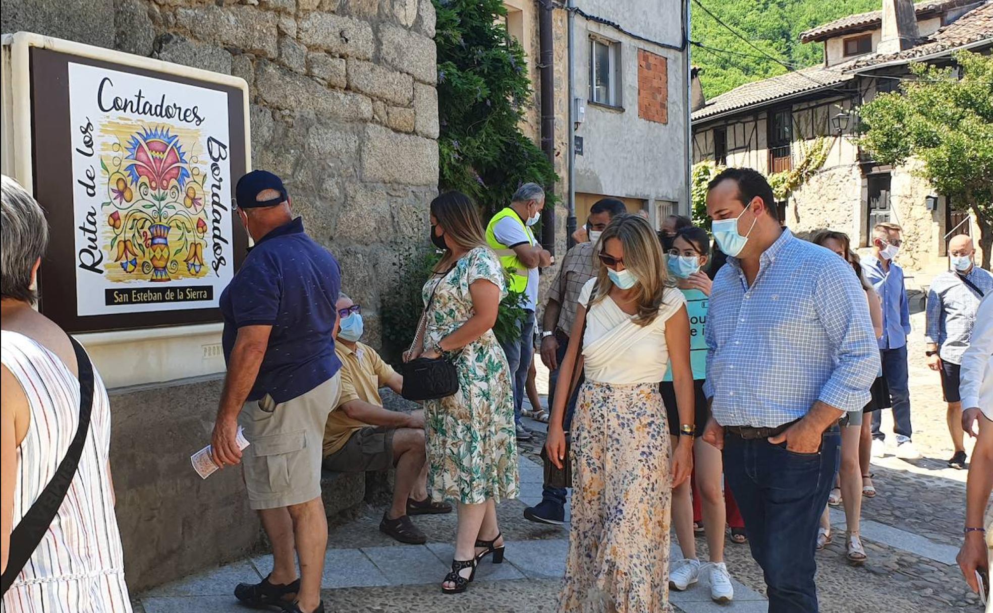 El diputado de Cultura, David Mingo, participó en la inauguración de la Ruta de los Contadores Bordados de San Esteban de la Sierra.