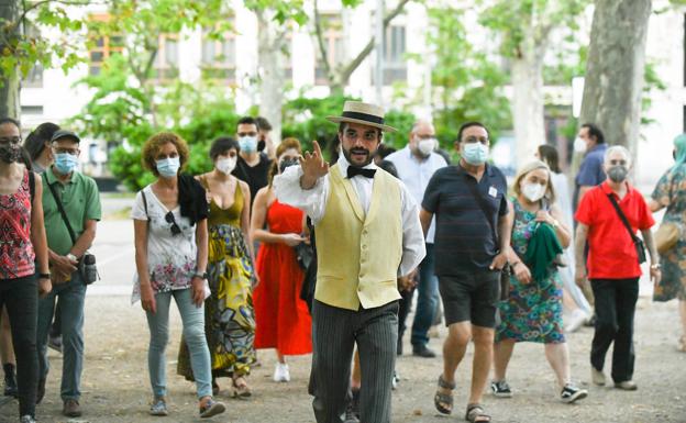 El personaje de Samuel Bergés acompaña a los espectadores en el inicio de la ruta. 