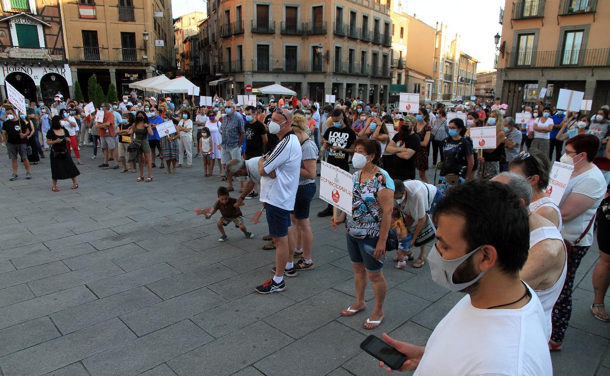 Un momento de la concentración celebrada en el Azoguejo.