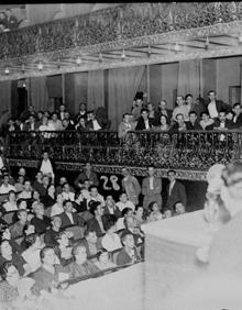 Imagen secundaria 2 - El Teatro Pradera en la década de 1910 y debajo, visto desde la calle Santiago, en la de 1920. A la derecha, mitin socialista en agosto de 1933 en el interior del teatro. ARCHIVO MUNICIPAL